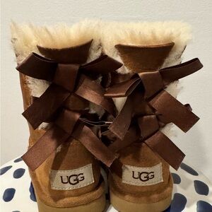 UGG Bailey Bow Boots 10 UGGS Girls